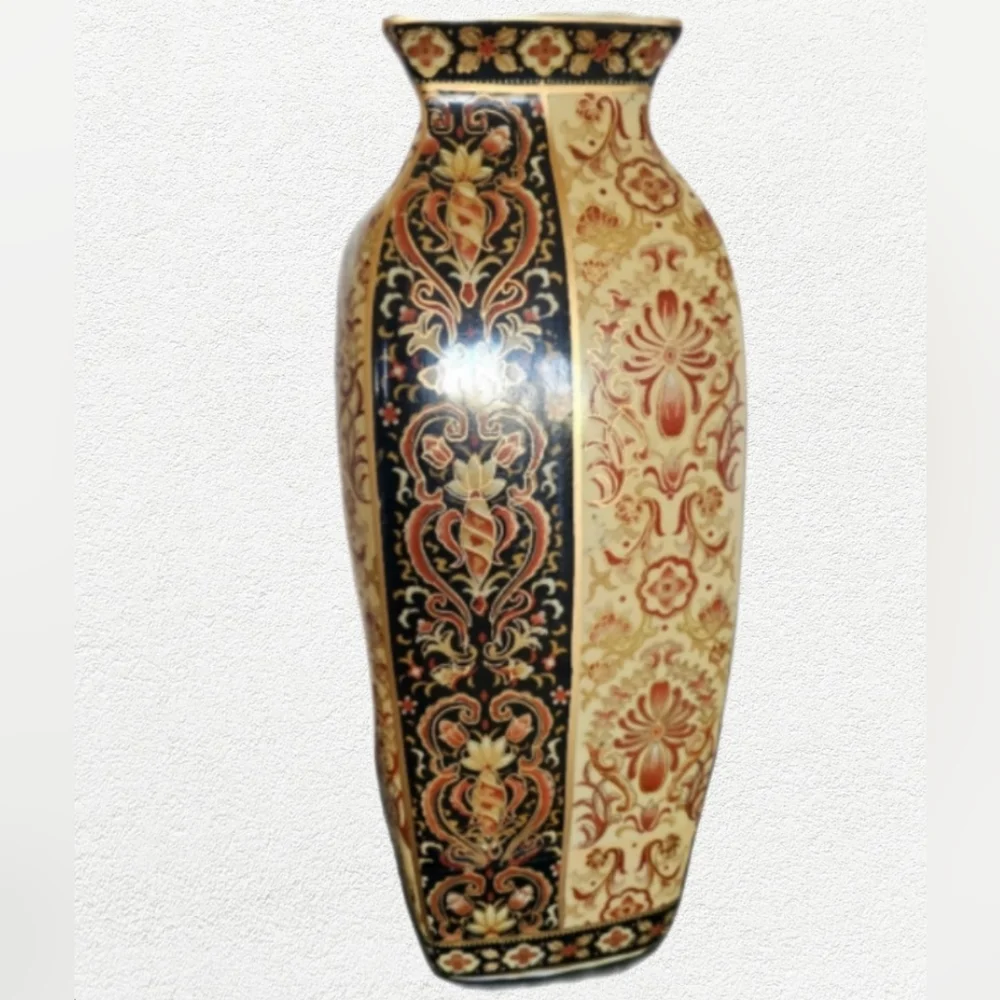 Black Gold Red Tapestry Porcelain Vase, 16